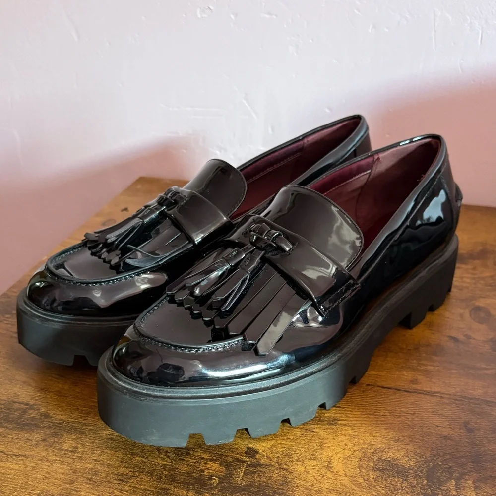 Women’s Franco Sarto platform patent leather loafers with tassels - Picture 2 of 3